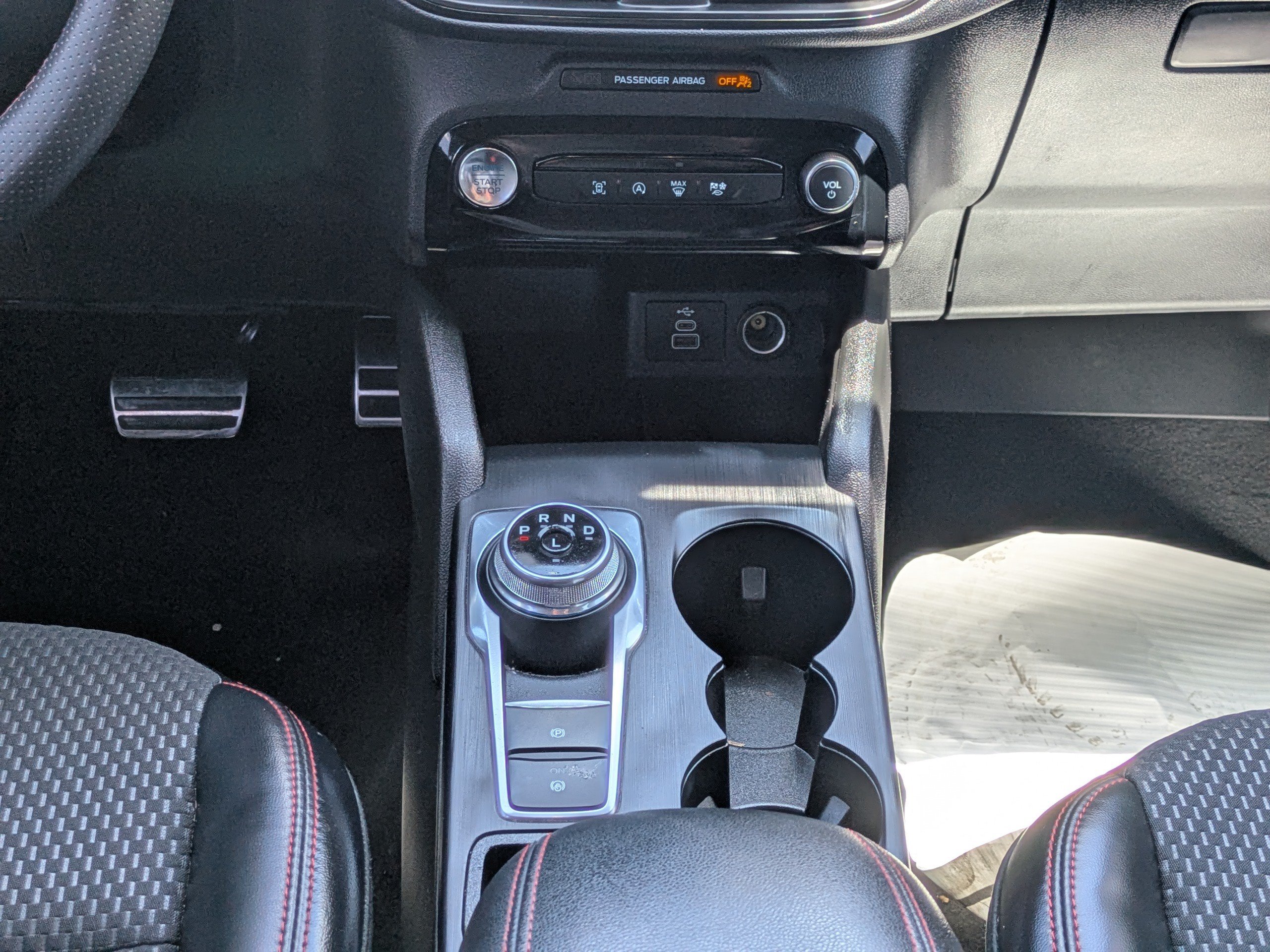 Used 2024 Ford Escape ST-Line w/ Tech Pack #1 FWD image 17