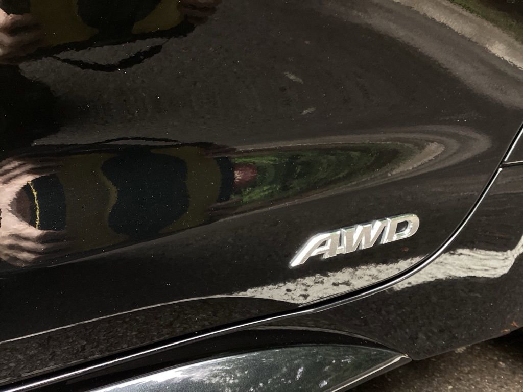 Used 2025 Toyota Corolla SE w/ SE Premium Package image 8