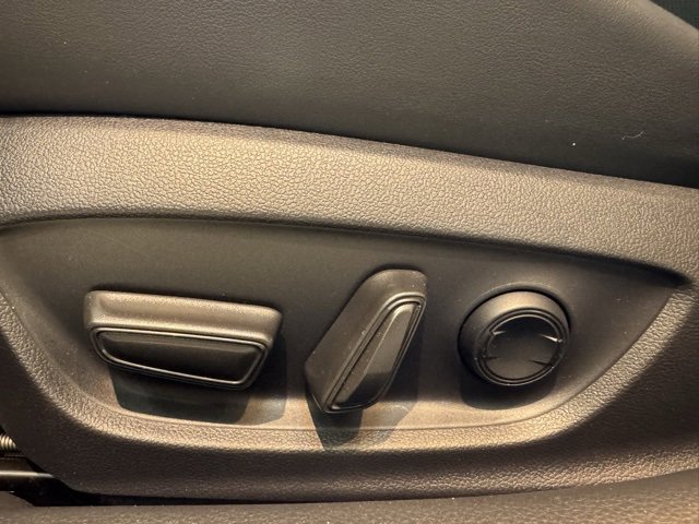 New 2025 Toyota Prius Plug-In Hybrid image 18