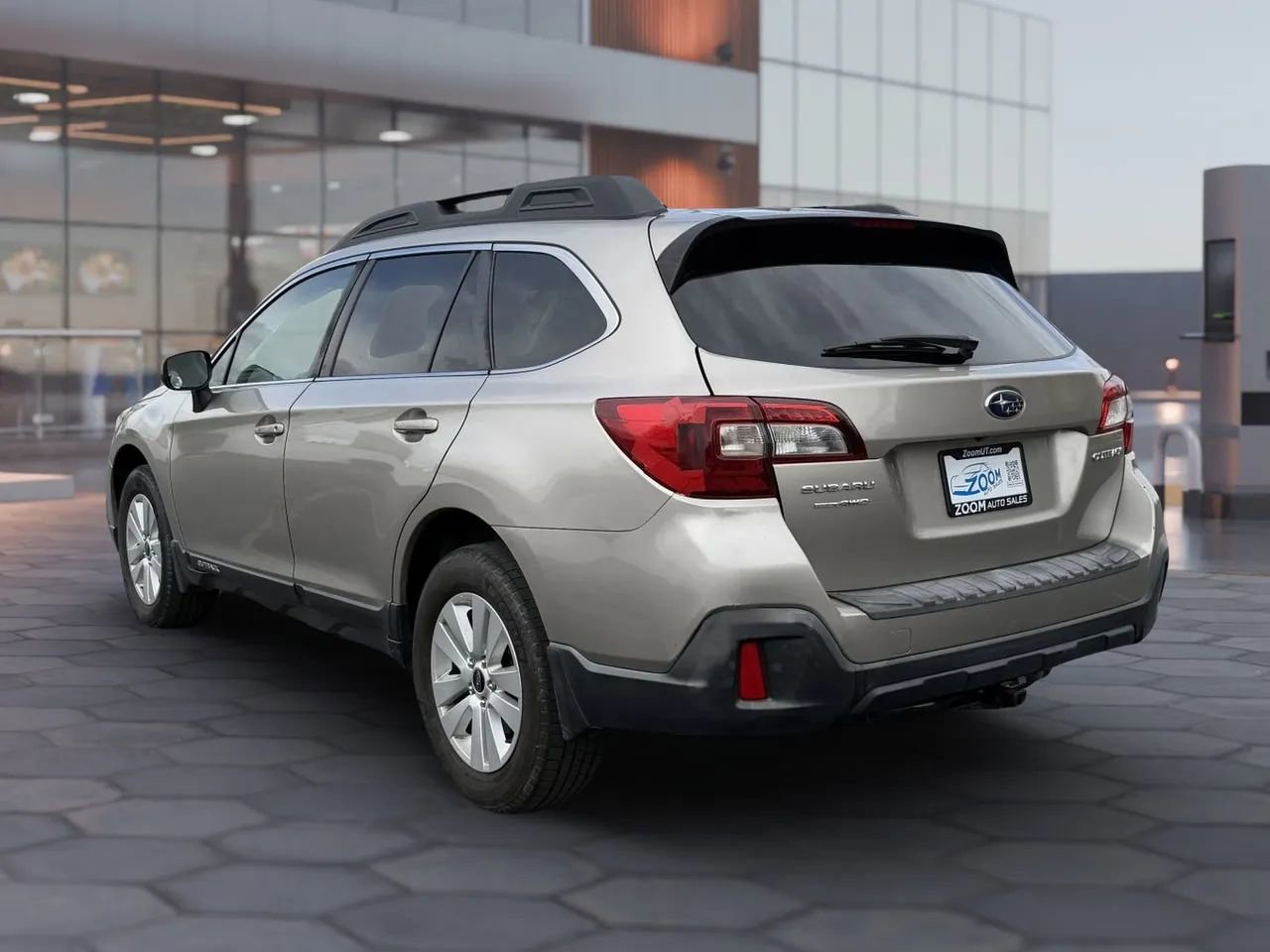 Used 2019 Subaru Outback 2.5i Premium AWD/4WD image 6