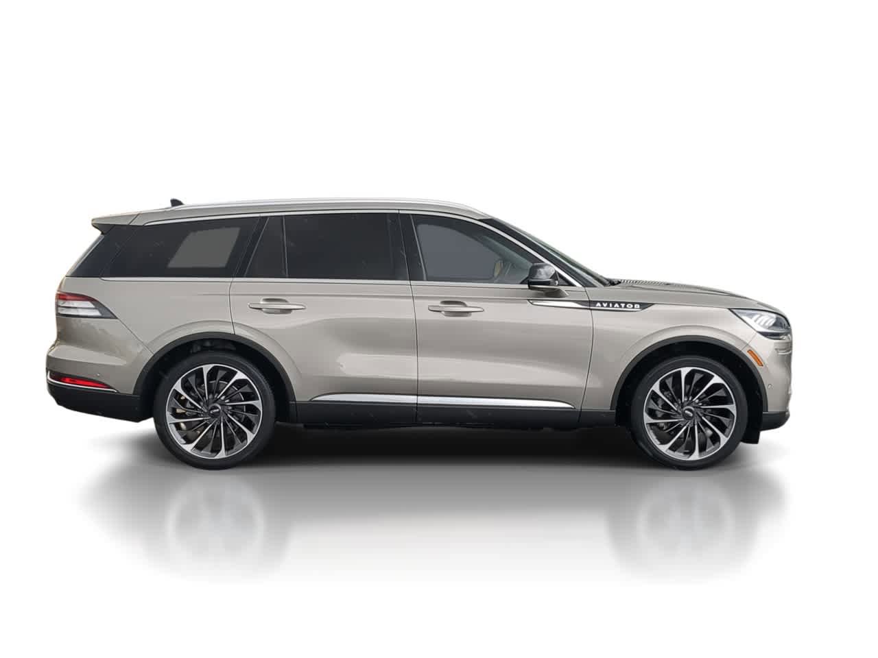 Used 2023 Lincoln Aviator Reserve w/ Equipment Group 201A RWD image 9