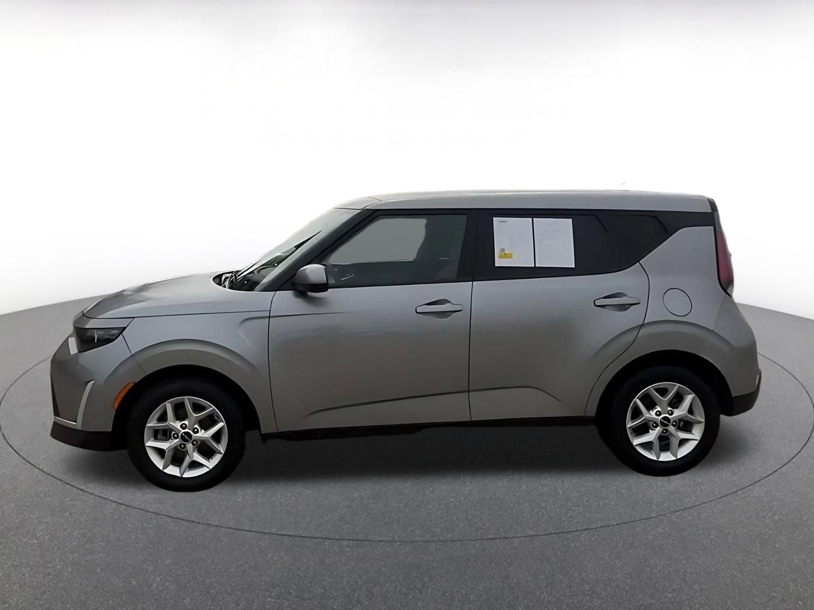 Used 2025 Kia Soul LX w/ LX Technology Package image 9