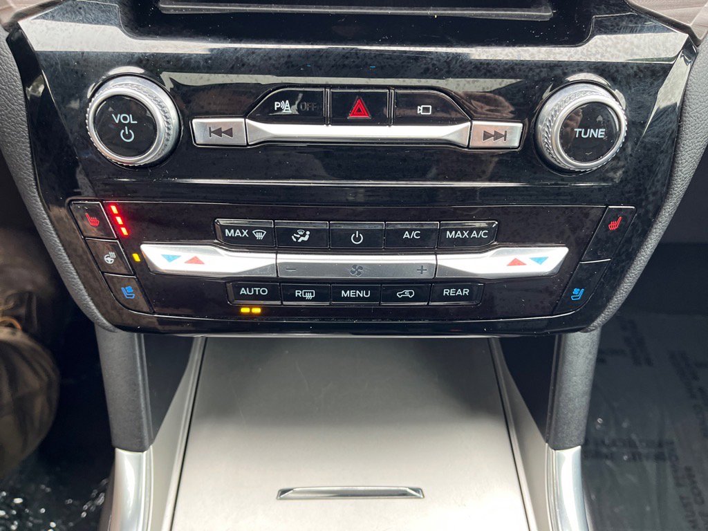 Used 2022 Ford Explorer Limited image 22