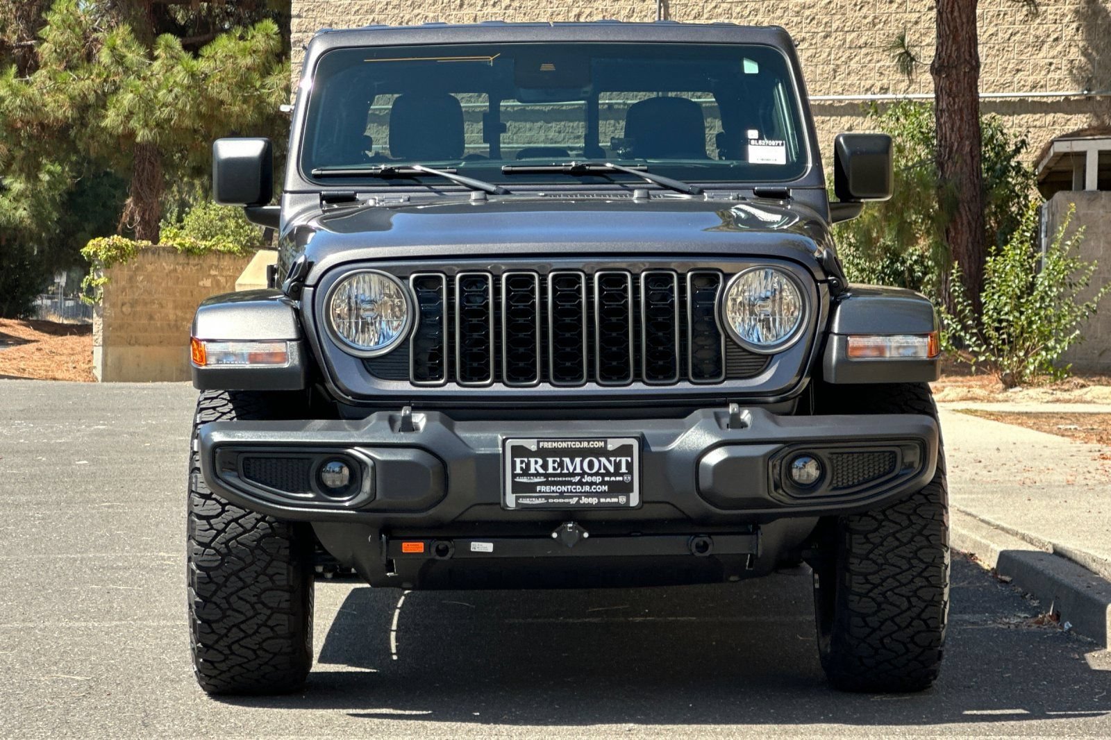 Used 2025 Jeep Gladiator Sport AWD/4WD image 8