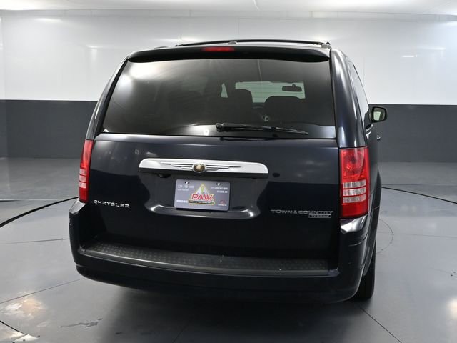 Used 2010 Chrysler Town & Country Touring Plus image 5