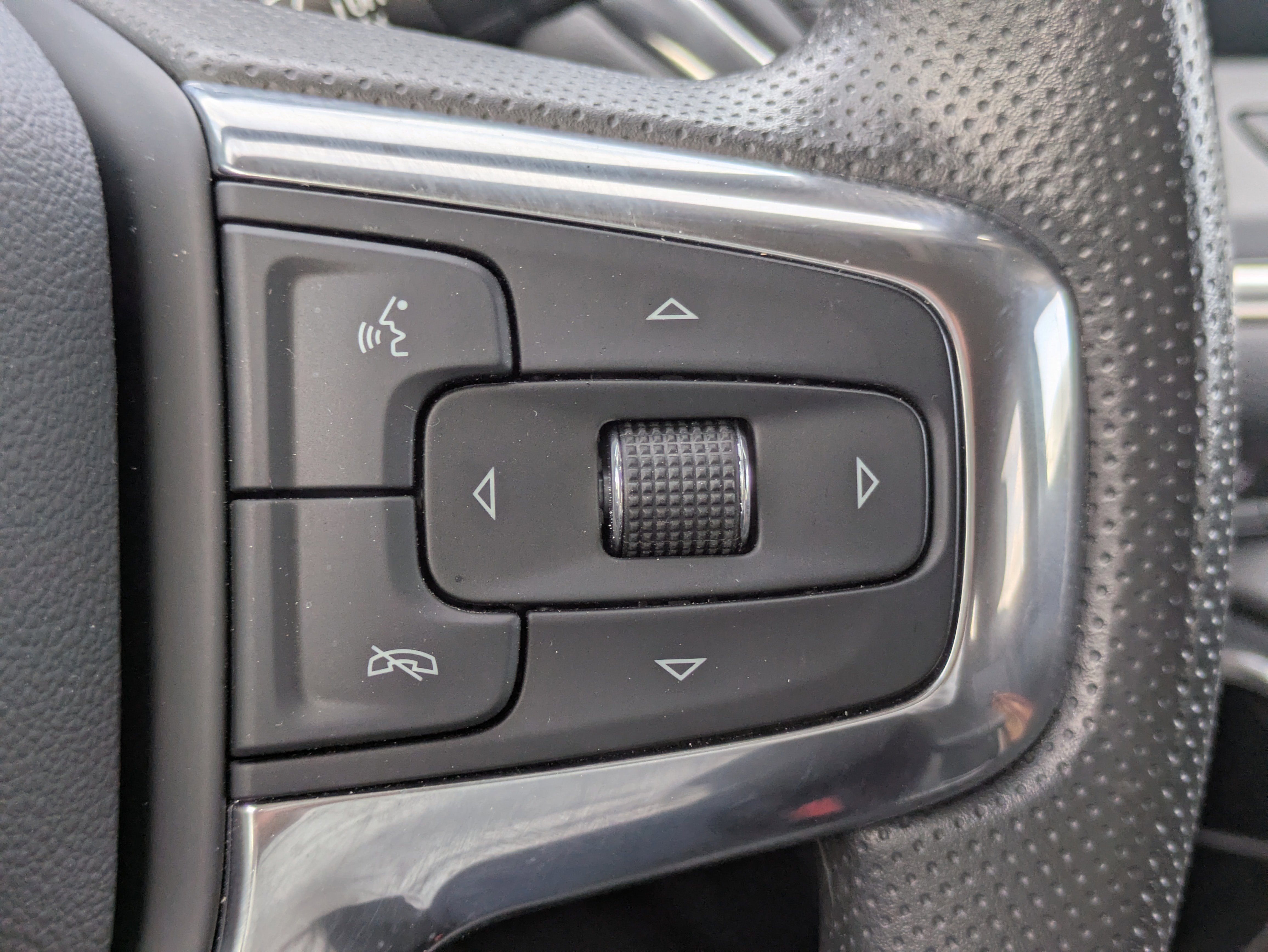 Used 2025 Chevrolet Blazer LT image 16