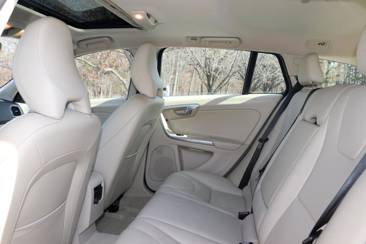 Used 2015 Volvo V60 T5 Platinum image 29