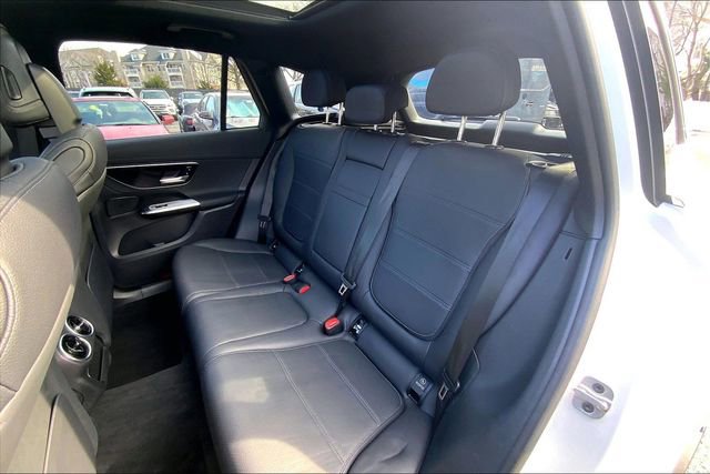 Used 2025 Mercedes-Benz GLC 300 4MATIC image 17