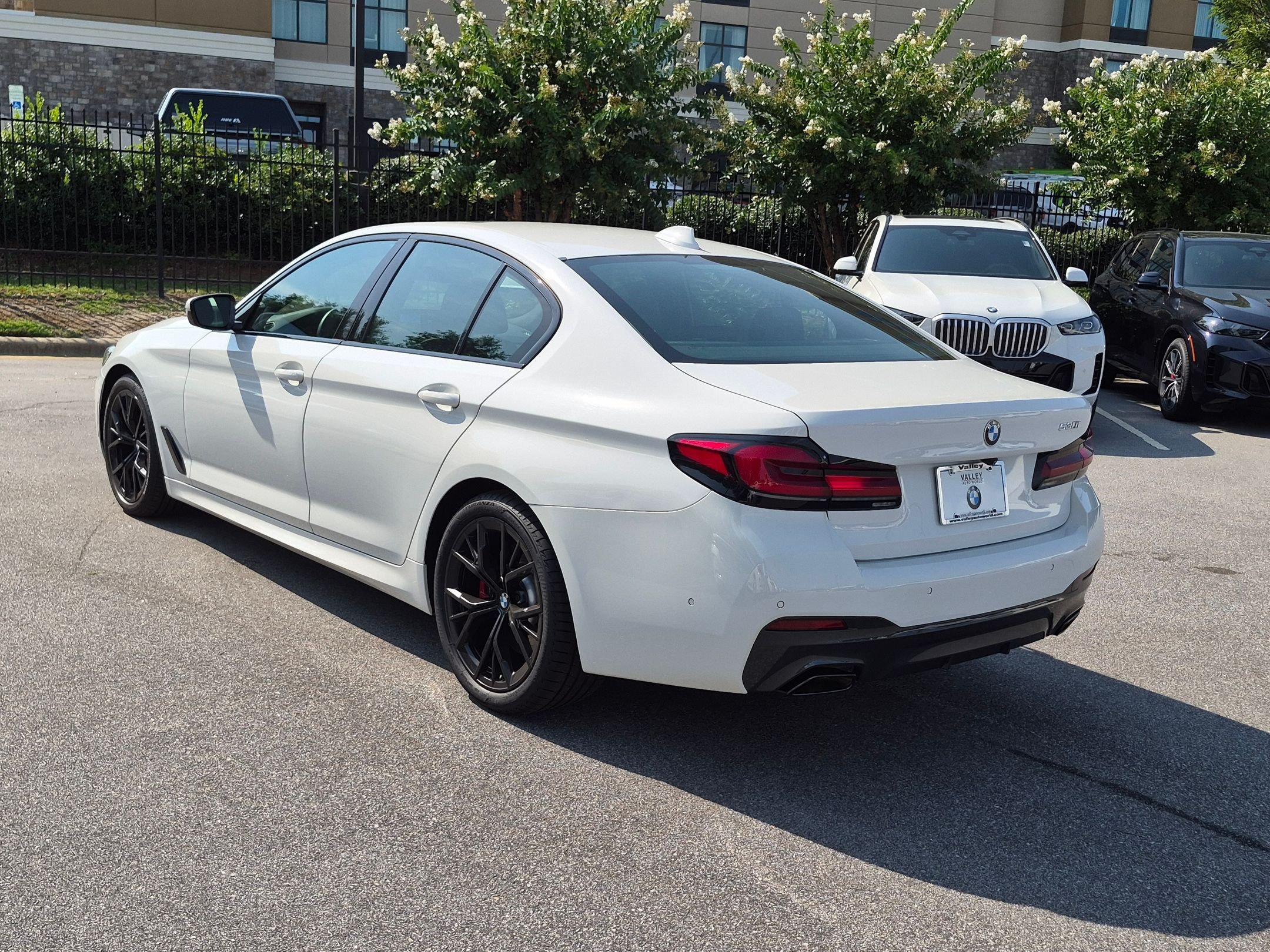 Used 2022 BMW 530i w/ M Sport Package RWD image 5