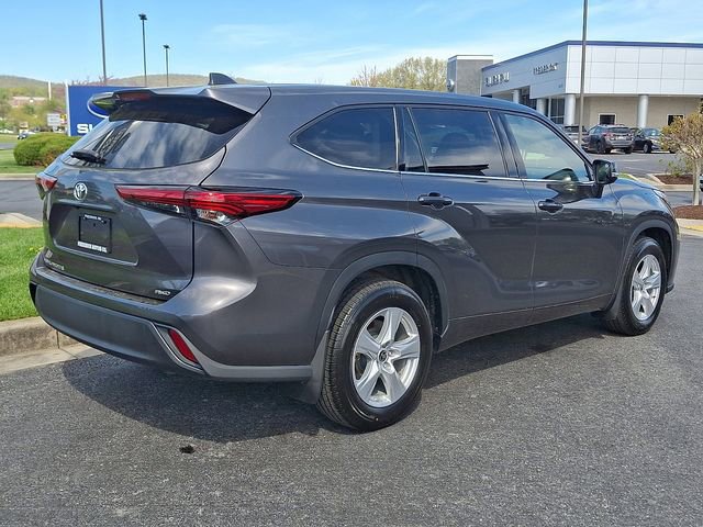 Used 2022 Toyota Highlander L AWD/4WD image 6