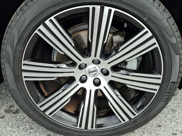Certified 2025 Volvo XC90 B6 Plus w/ Protection Package Premier AWD/4WD image 8