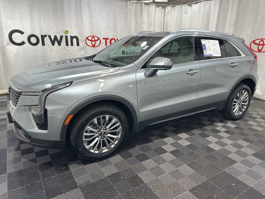 Used 2025 Cadillac XT4 Premium Luxury image 4