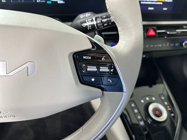 Used 2024 Kia Niro Wave w/ Wave Preserve Package image 16