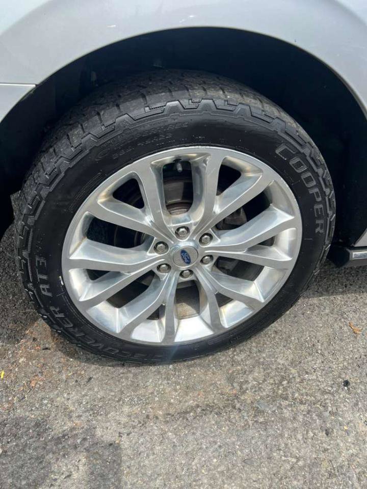 Used 2019 Ford Expedition Limited w/ Equipment Group 302A AWD/4WD image 15