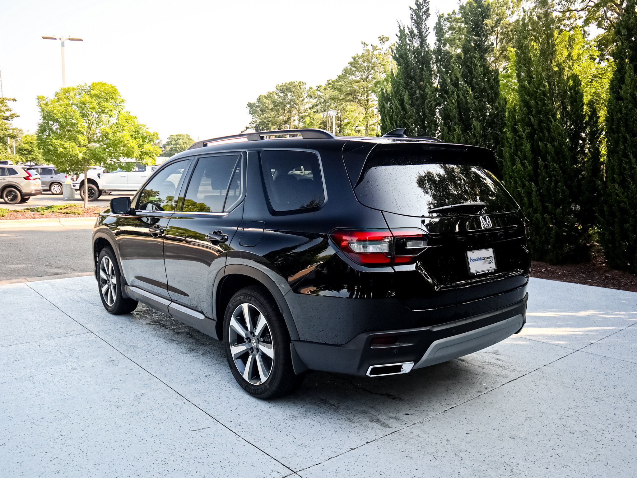 Used 2025 Honda Pilot Touring image 9