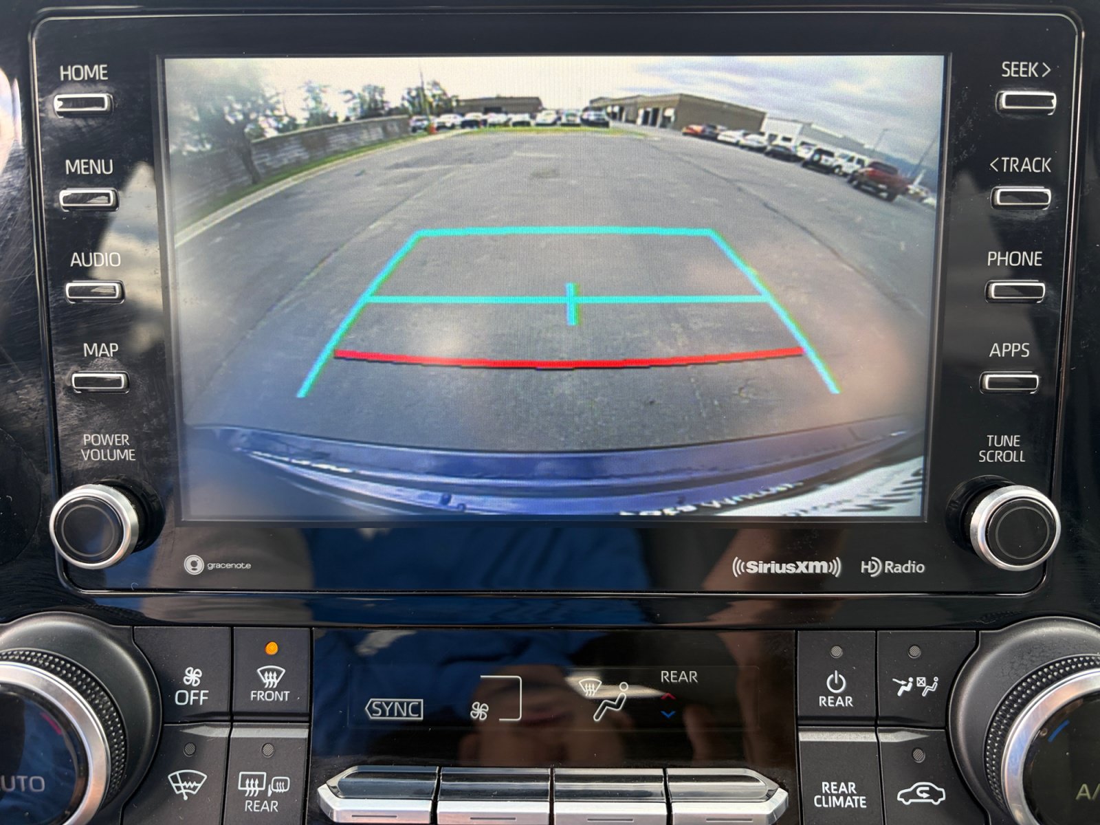 Used 2021 Toyota Highlander XLE AWD/4WD image 21