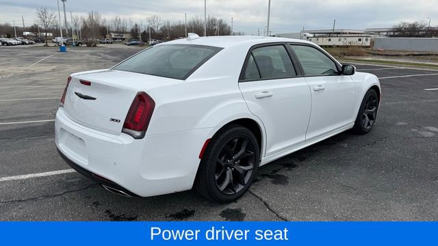 Used 2022 Chrysler 300 Touring L image 5