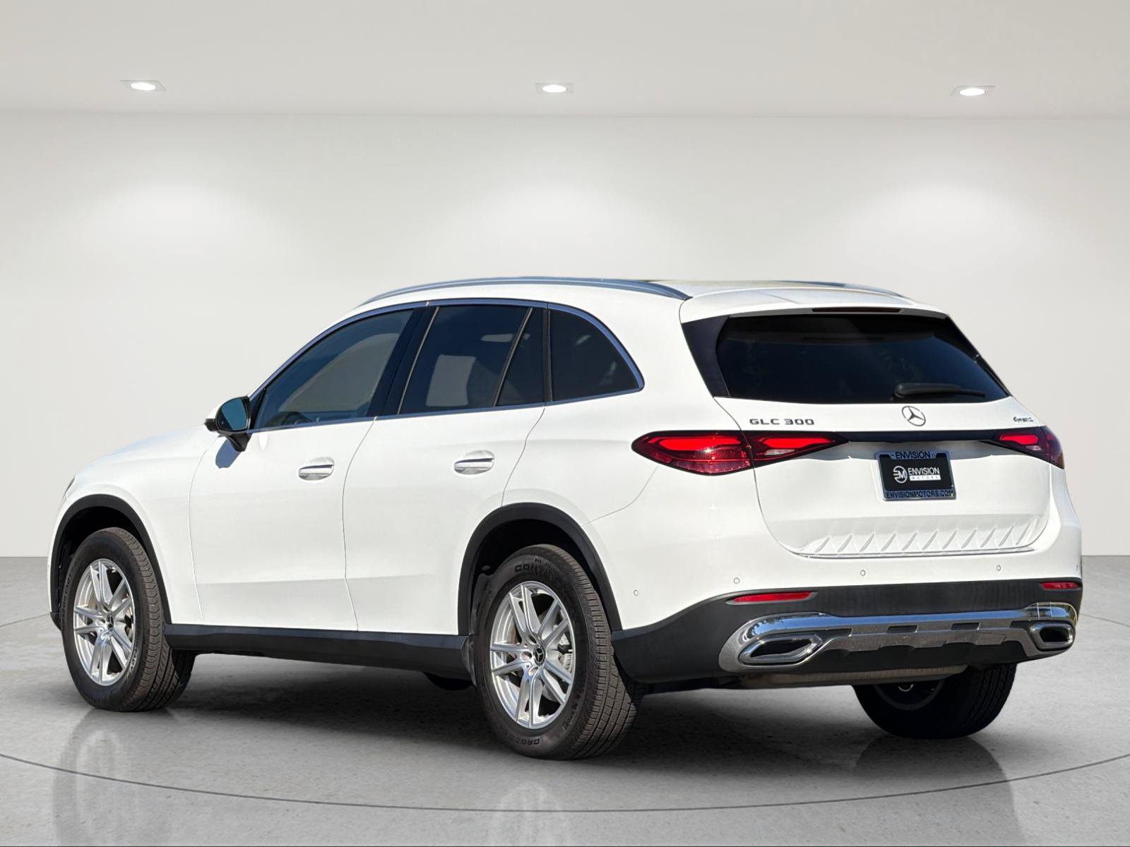 Used 2023 Mercedes-Benz GLC 300 4MATIC image 3