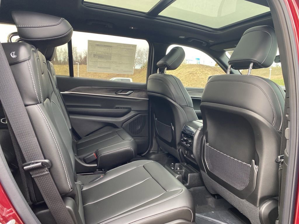 New 2025 Jeep Grand Cherokee L Limited w/ Black Appearance Package AWD/4WD image 14