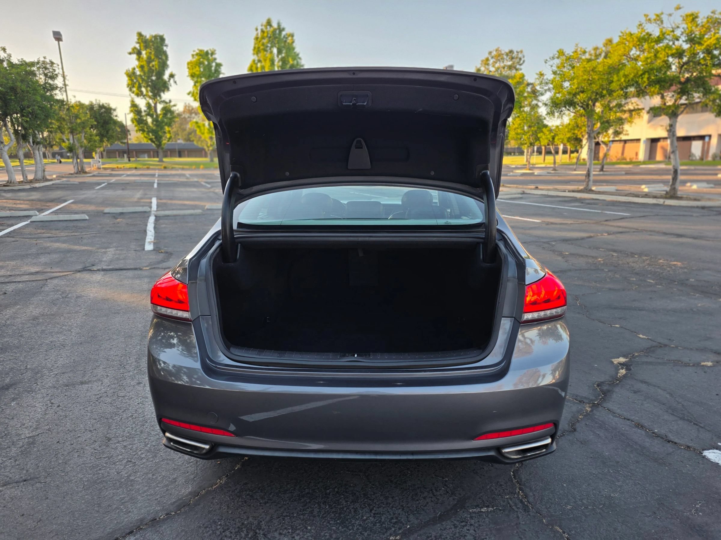 Used 2016 Hyundai Genesis 3.8 w/ Option Group 02 RWD image 10