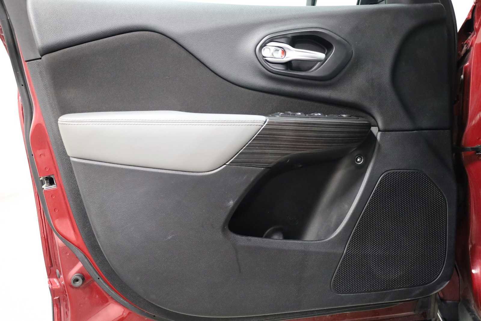 Used 2014 Jeep Cherokee Latitude image 16