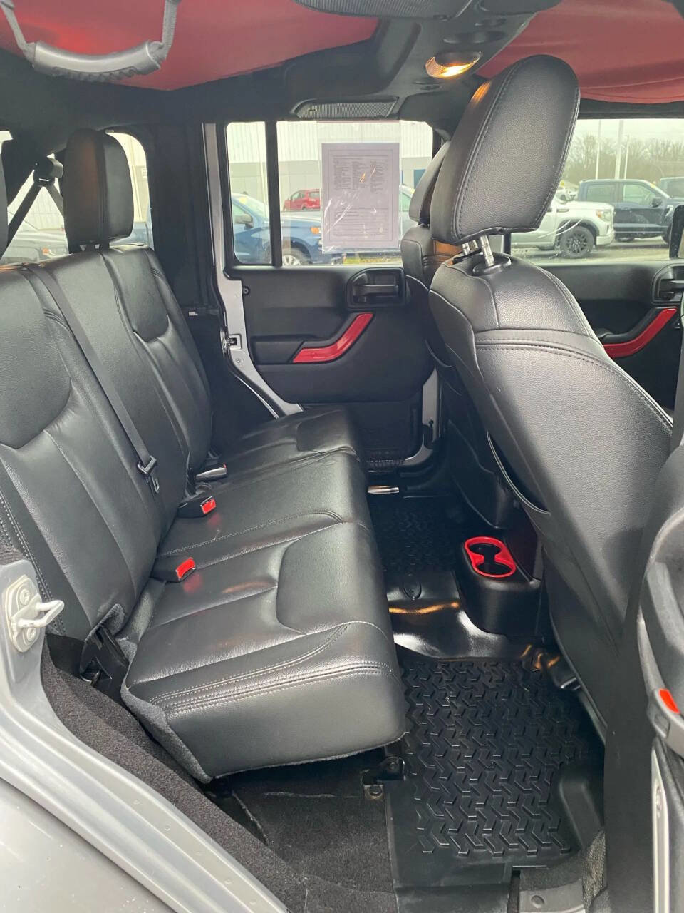 Used 2015 Jeep Wrangler Unlimited Sahara w/ Connectivity Group image 19