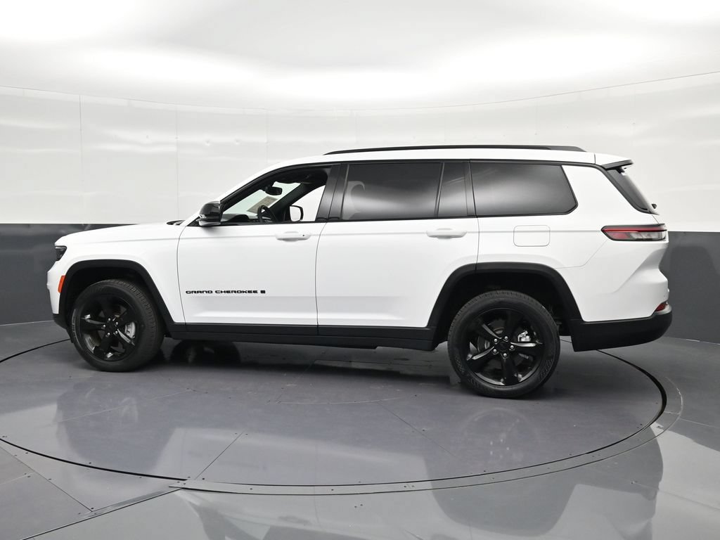 Used 2024 Jeep Grand Cherokee L Limited w/ Black Appearance Package AWD/4WD image 8