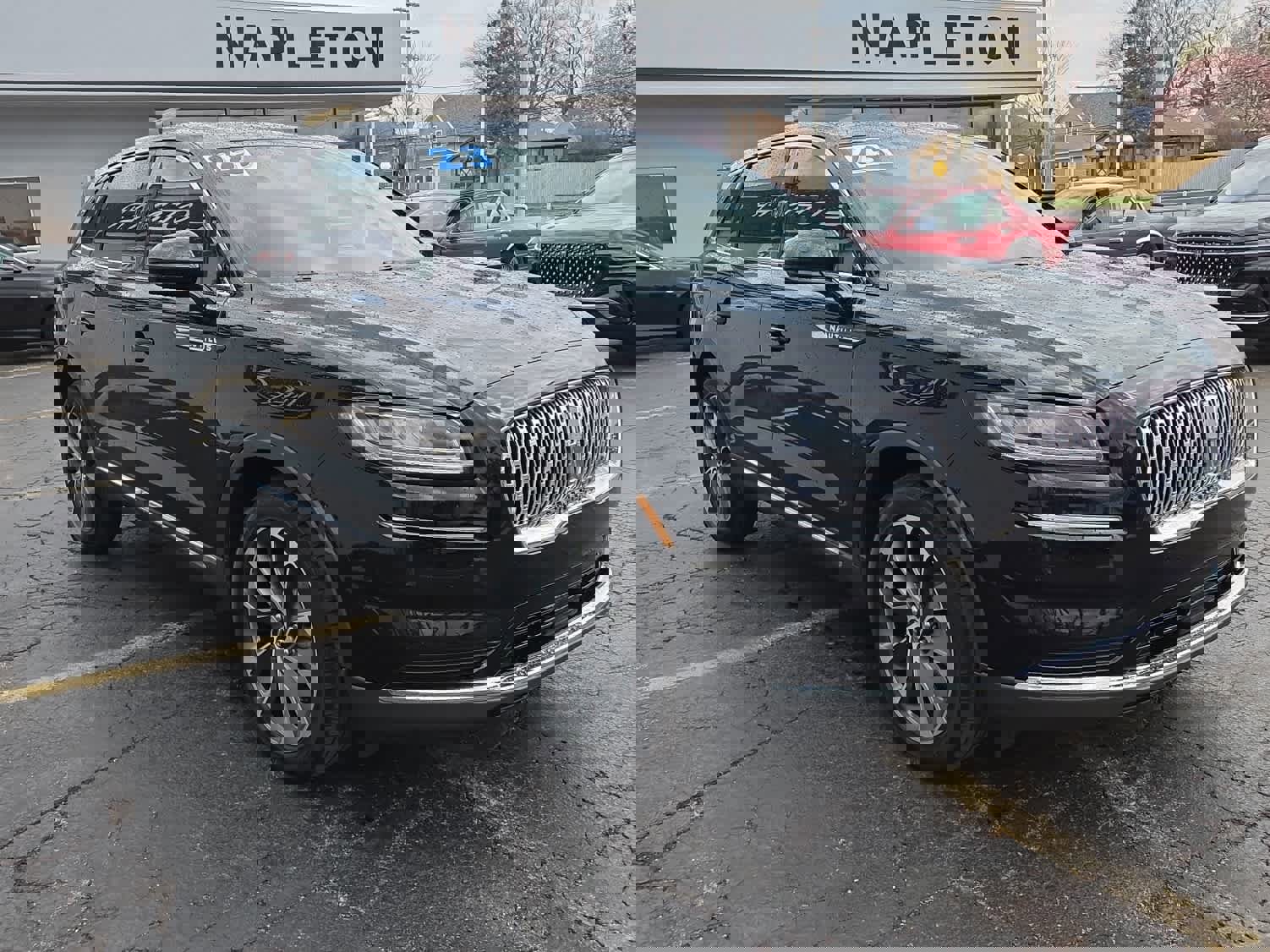 Used 2023 Lincoln Nautilus Reserve image 3