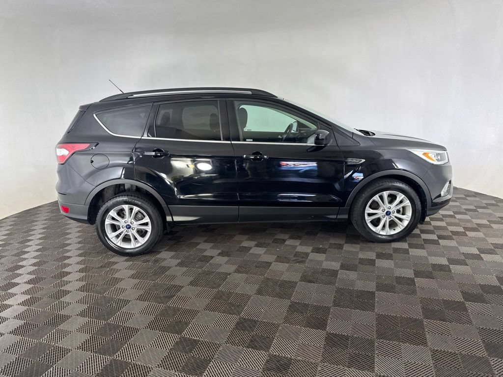 Used 2017 Ford Escape SE w/ Equipment Group 201A FWD image 4