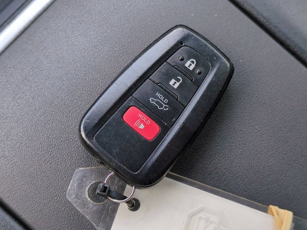 Used 2023 Toyota Highlander XLE FWD image 27