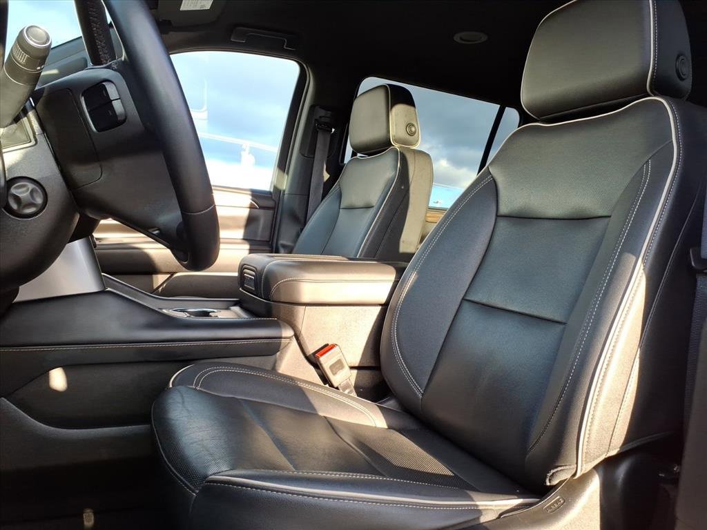 Used 2023 Chevrolet Suburban Premier image 15