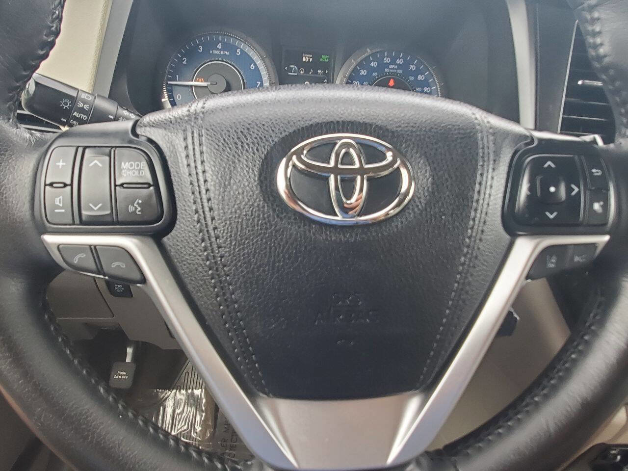 Used 2018 Toyota Sienna XLE Premium w/ Carpet Mat Package image 11