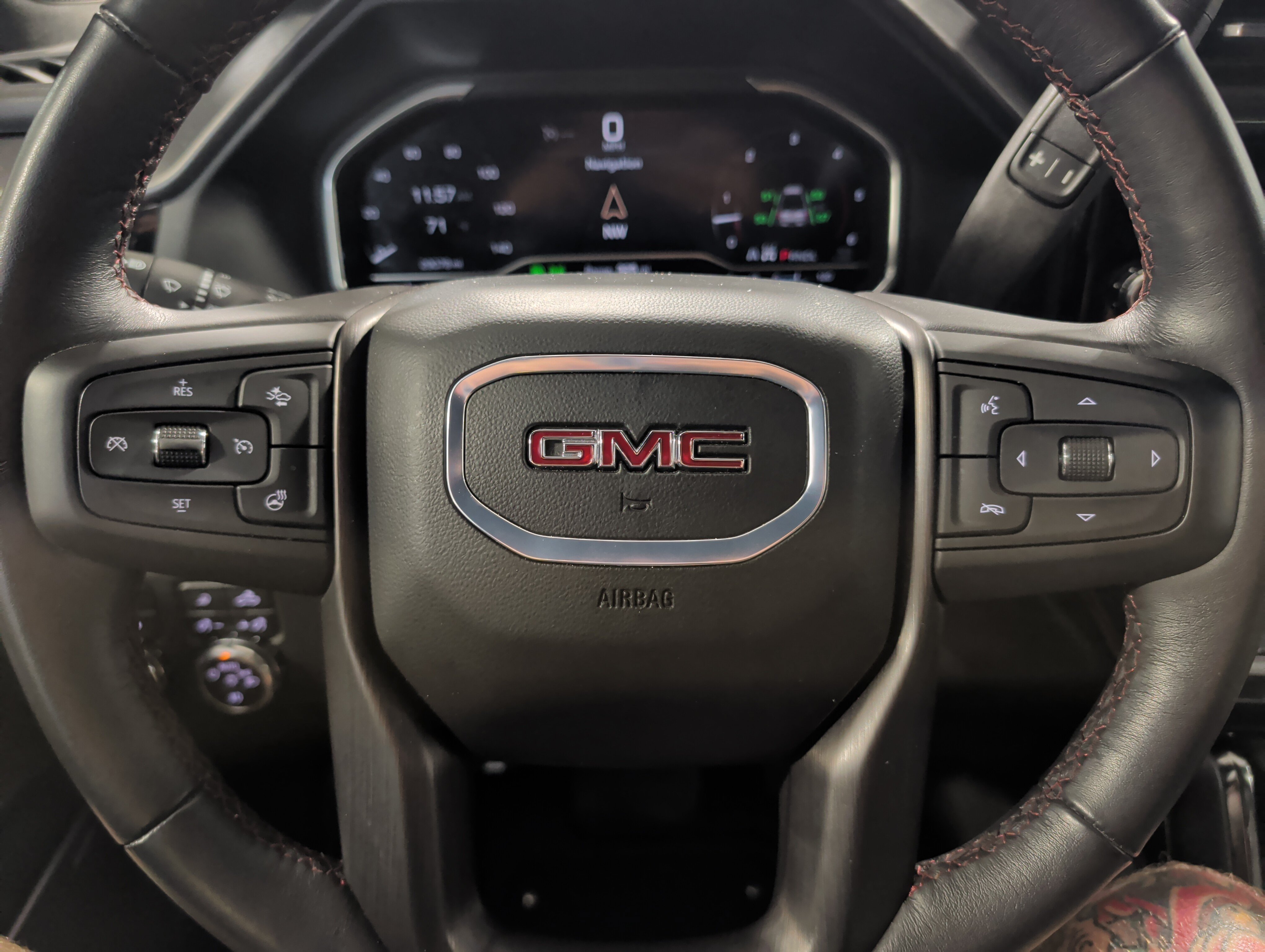Used 2024 GMC Sierra 2500 AT4X AWD/4WD image 12