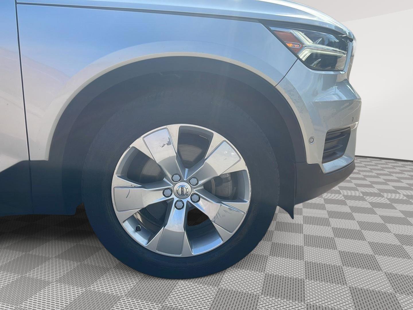 Used 2019 Volvo XC40 T5 Momentum AWD/4WD image 9