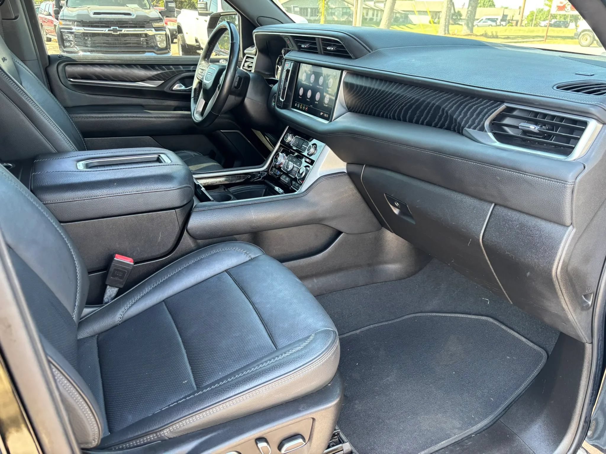 Used 2021 GMC Yukon Denali w/ Denali Ultimate Package AWD/4WD image 26