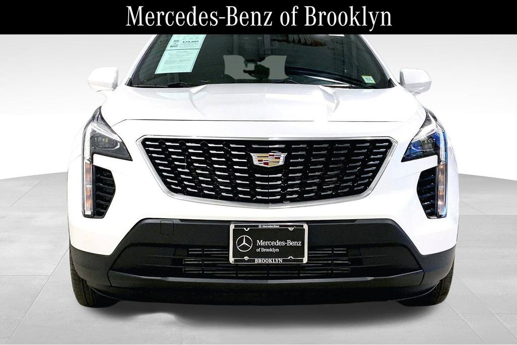 Used 2023 Cadillac XT4 Luxury w/ Cold Weather Package image 3