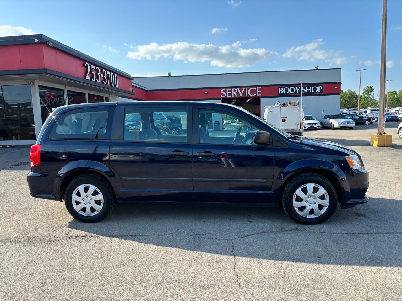 Used 2015 Dodge Grand Caravan American Value Package FWD image 2