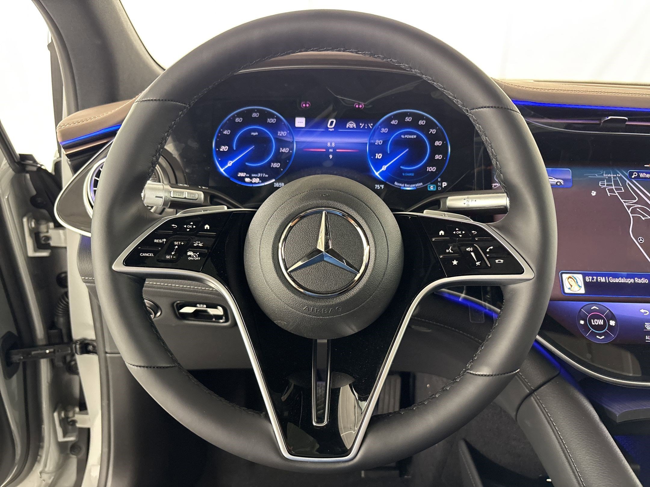 New 2026 Mercedes-Benz EQS 550 4MATIC SUV image 16