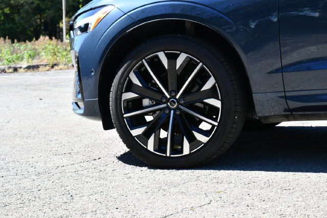 Certified 2026 Volvo XC60 B5 Ultra AWD/4WD image 12