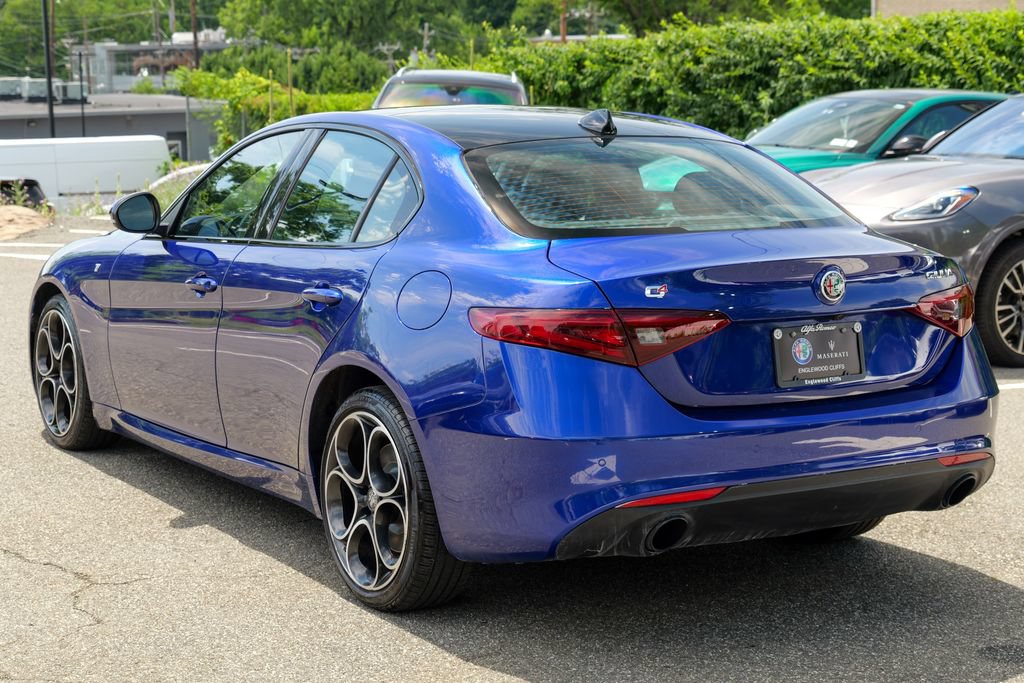 Used 2022 Alfa Romeo Giulia Ti AWD/4WD image 5
