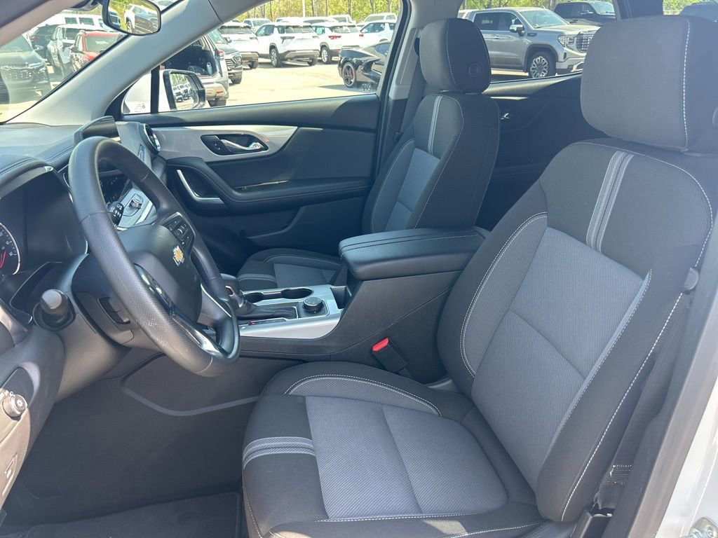 Used 2025 Chevrolet Blazer LT image 9