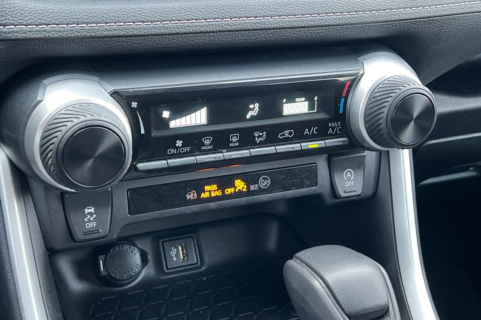 Used 2024 Toyota RAV4 LE image 27