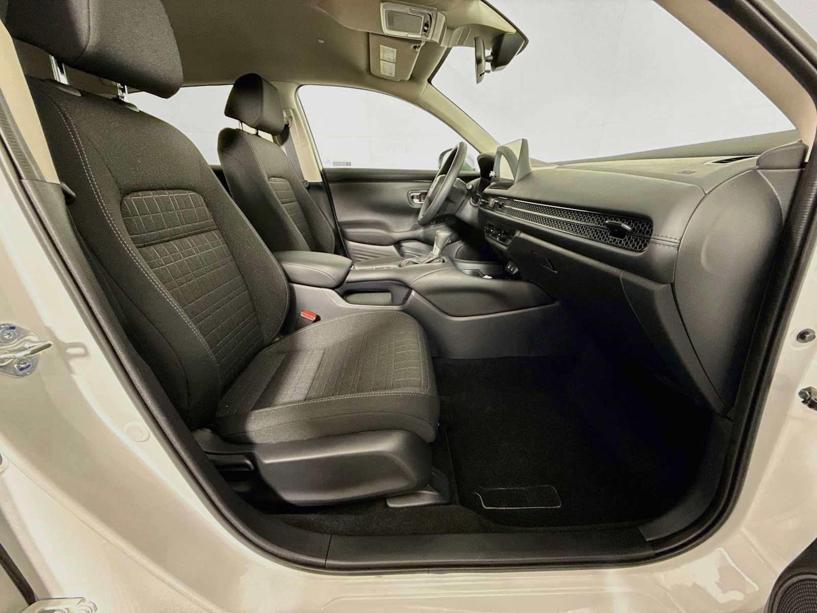 Certified 2027 Honda HR-V LX image 25