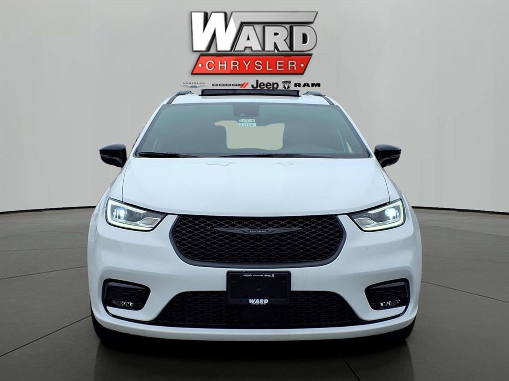 New 2026 Chrysler Pacifica Limited w/ Uconnect Theater Family Group AWD/4WD image 16