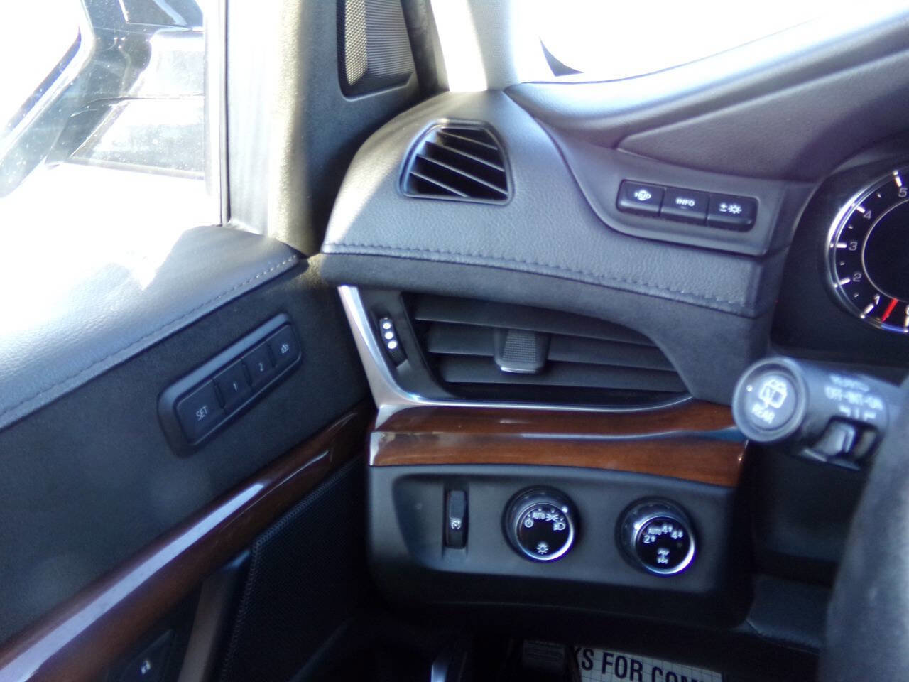 Used 2019 Cadillac Escalade ESV Luxury image 36