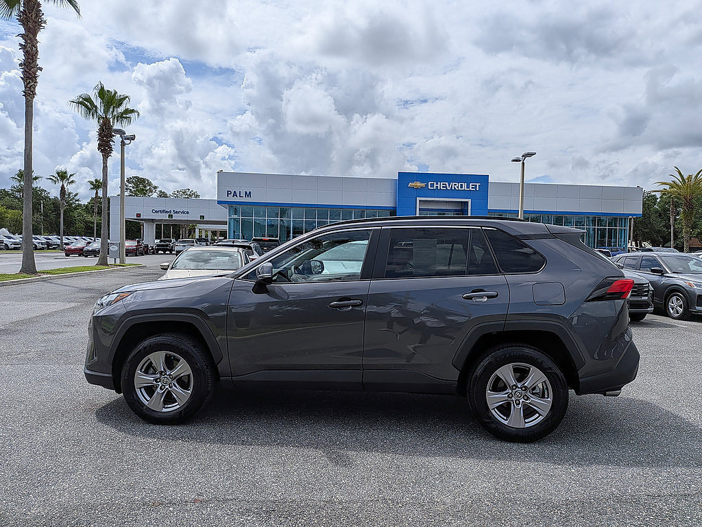 Used 2022 Toyota RAV4 XLE w/ Convenience Package FWD image 6