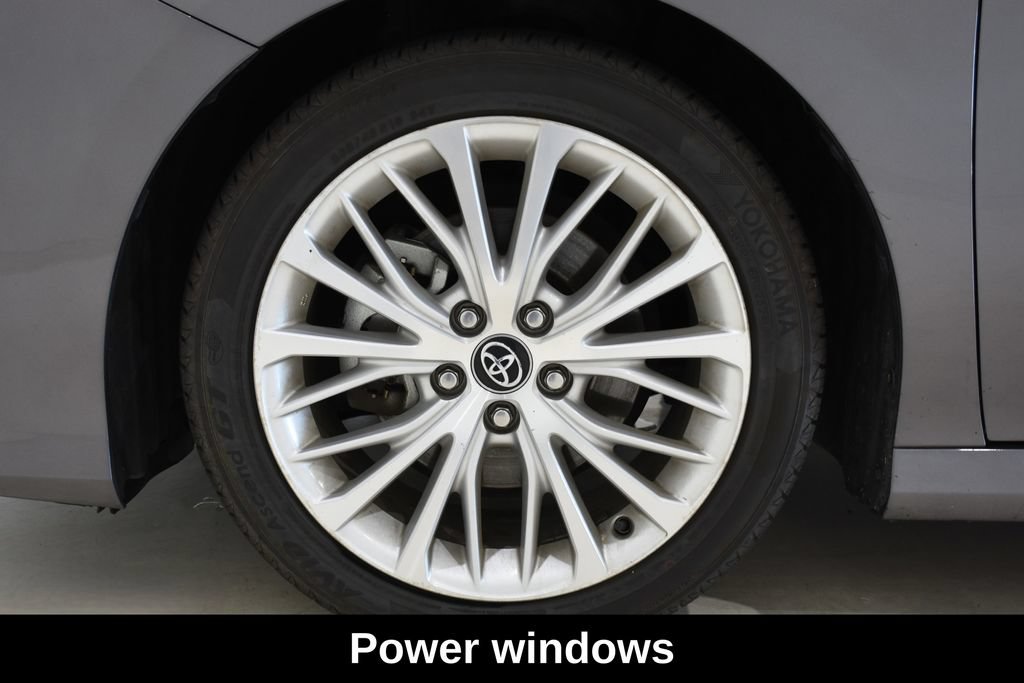 Used 2020 Toyota Camry XLE FWD image 8