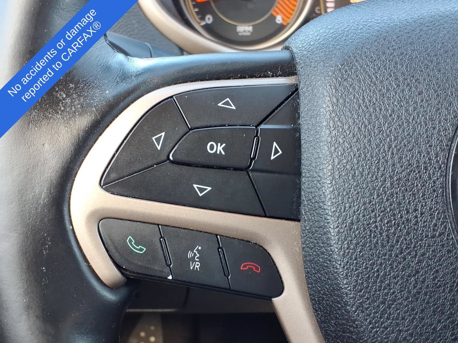 Used 2015 Jeep Cherokee Latitude w/ Cold Weather Group AWD/4WD image 26