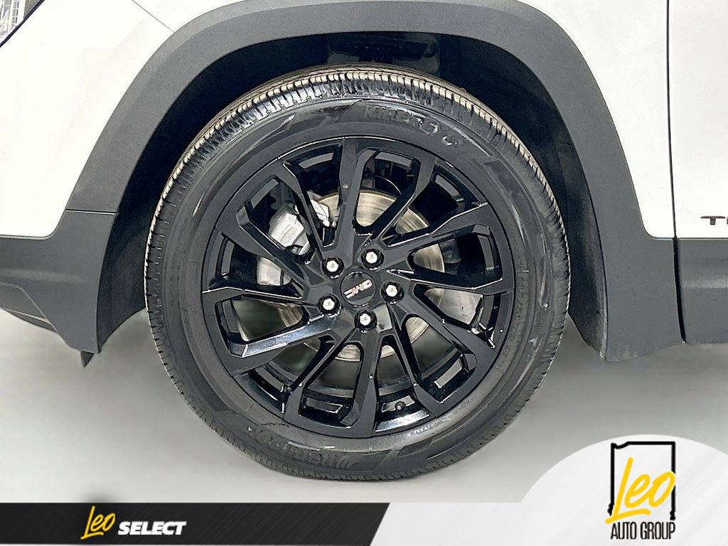 Used 2024 GMC Terrain SLE w/ Driver Convenience Package image 30