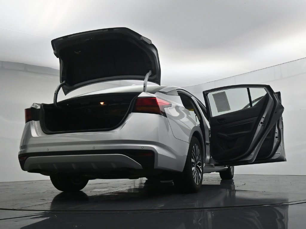 Used 2024 Nissan Altima 2.5 SV FWD image 30